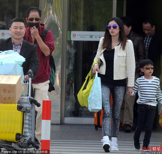 王志文老婆陳堅紅勤儉持家 專賣名牌跑車身家上千萬