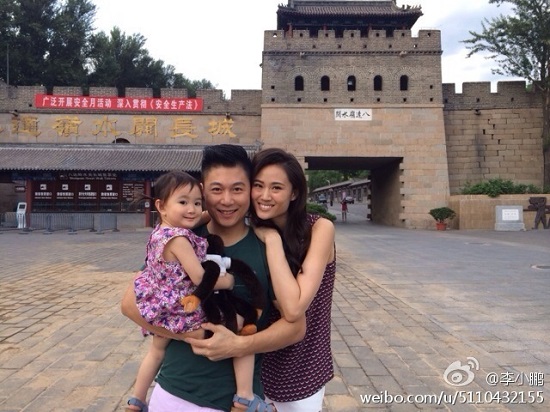 李小鵬一家游長城 小奧莉乖巧可愛