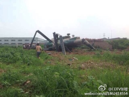 直升機墜毀在農(nóng)田