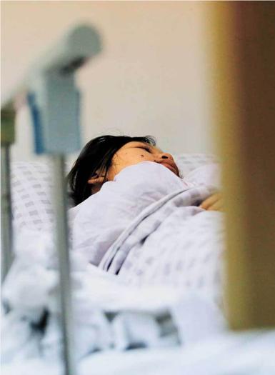 18歲母親摔死剛出生的女兒