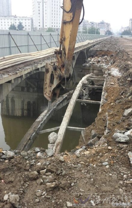福建邵武八一大橋坍塌事故現場圖片
