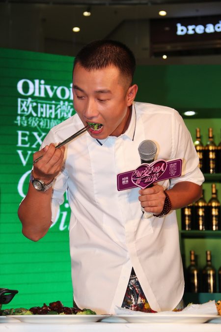 文章復(fù)出參加謝霆鋒十二道峰味