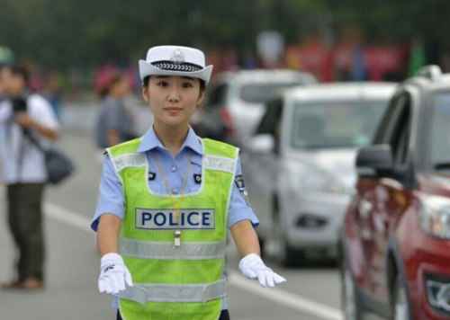 陜西美女交警爆紅