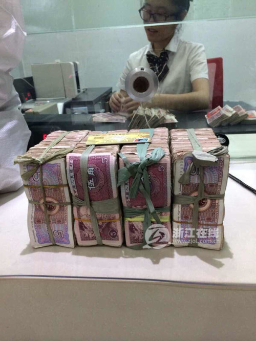 溫州男子提3麻袋5毛錢買土豪金
