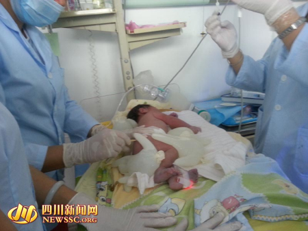 西昌男嬰被母親摔死