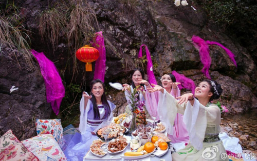 6名美女山谷辦生日派對(duì)