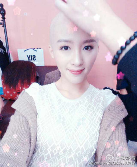 光頭美女安然照片