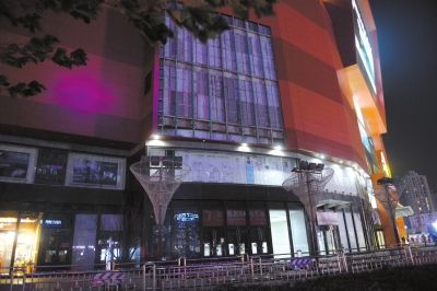 北京大風致建筑外墻脫落 砸中行人致1死1傷(圖)
