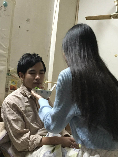 90后大學生網戀殘疾小伙3天就求婚