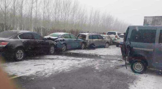 哈大高速車禍20車連環相撞