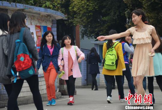 大學男生賣衛生巾