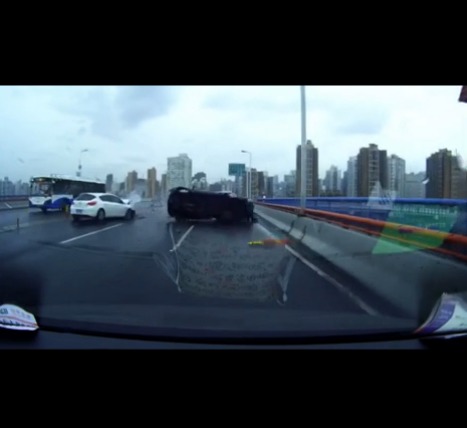 南浦大橋車禍視頻截圖