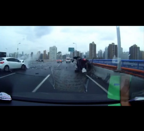 南浦大橋車禍視頻截圖