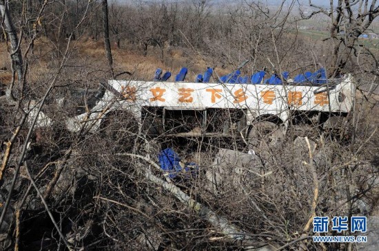 河南大巴墜崖