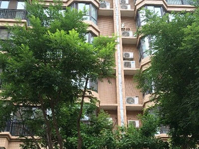 新郎為躲鬧洞房墜亡小區(qū)