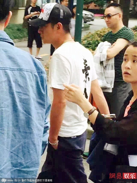 文章現身女生宿舍