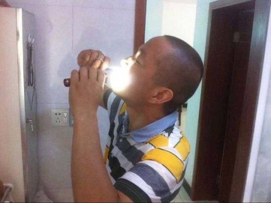 男子購(gòu)刀自切腫瘤