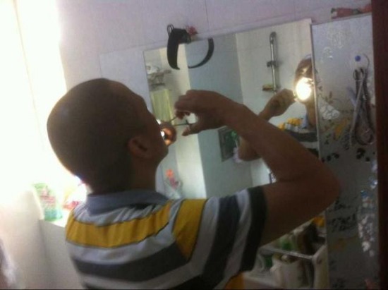 男子購(gòu)刀自切腫瘤