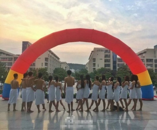 浴巾畢業照