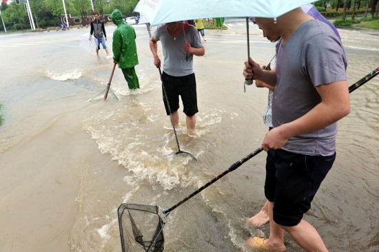 江蘇揚州遭遇暴雨
