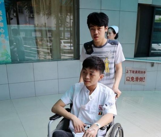 鄭州城中村砸傷3人
