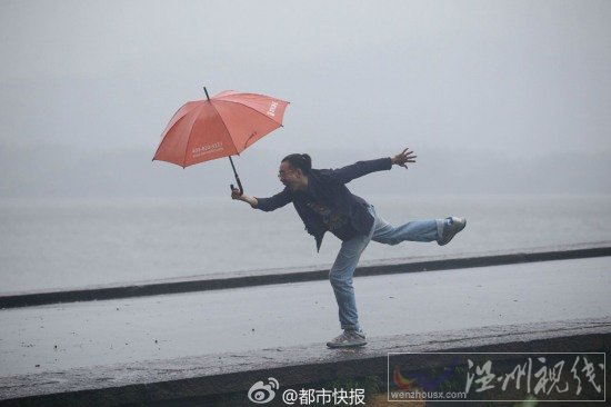 臺風中自拍