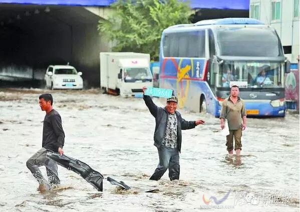 農(nóng)民工撈車牌1天賺4千元