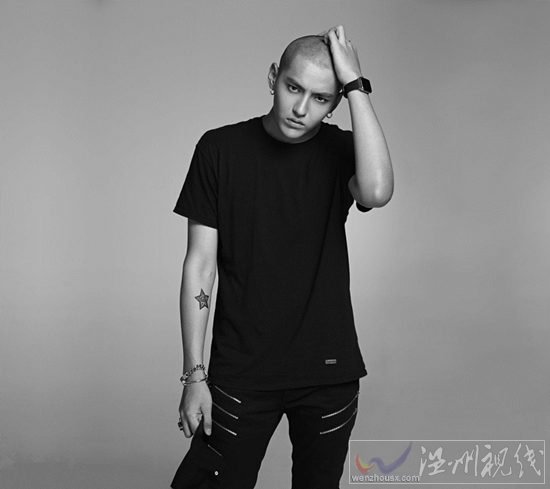 吳亦凡光頭海報圖片