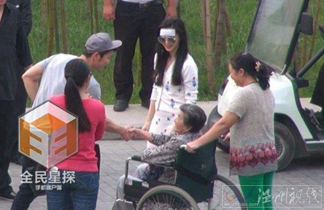 范爺?shù)哪棠桃渤霈F(xiàn)在酒店