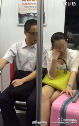 杭州地鐵猥瑣男偷窺女乘客