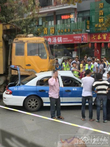 德陽(yáng)工農(nóng)村路口車禍