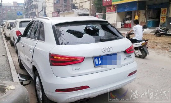 40多萬的車被砸爛
