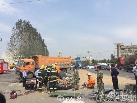漯河臨潁國道車禍現(xiàn)場