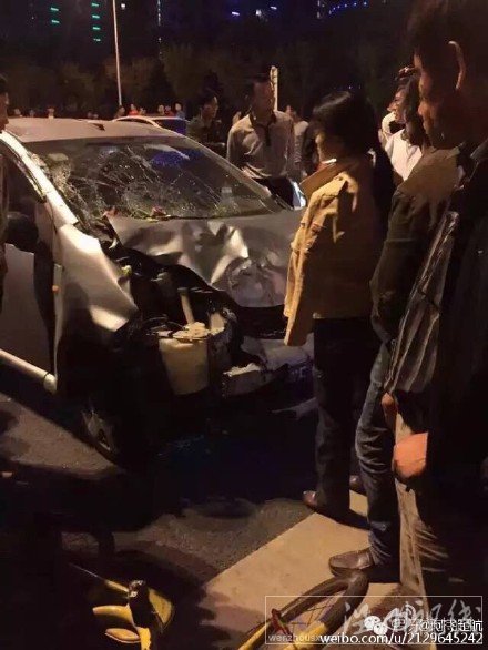 肇事轎車(chē)嚴(yán)重受損