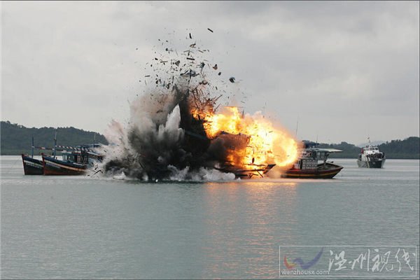 印尼海軍公開炸毀扣留漁船