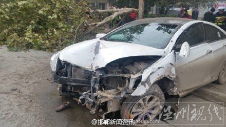 邯鄲河北工程大學(xué)東門車禍