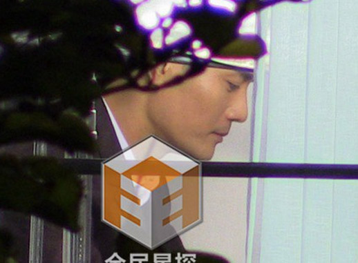 王凱深夜與友聚餐