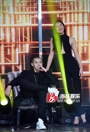 劉雯與吳亦凡現(xiàn)場(chǎng)搭檔。
