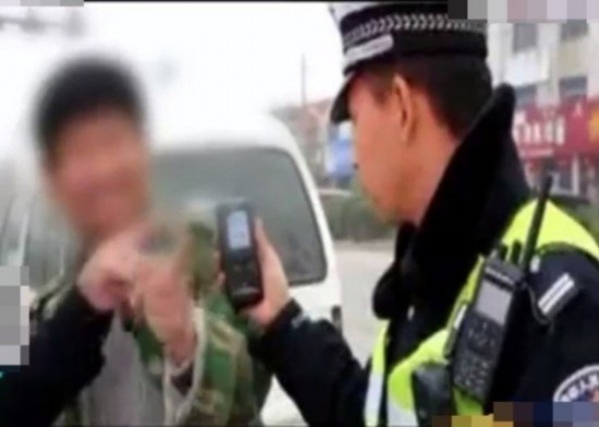 男子無證酒駕被查