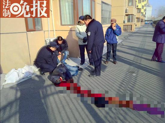 男子偷盜4樓摔下