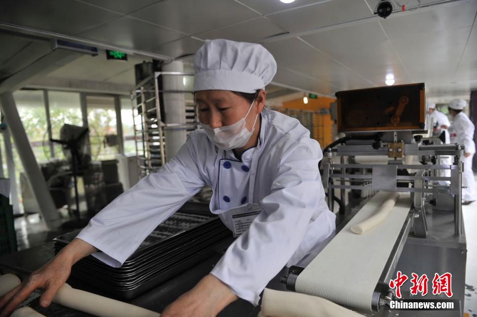 重慶35厘米長(zhǎng)大饅頭只賣1元