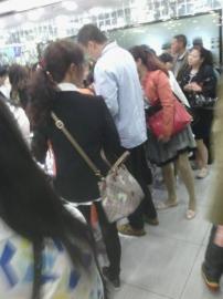 宜賓游客游香港拒購物被打