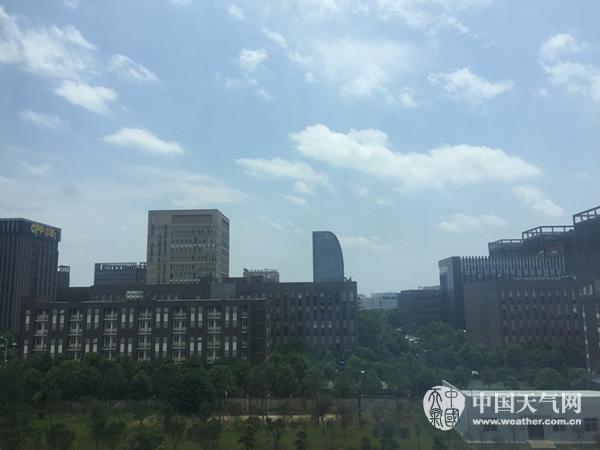 湖北21日出梅進(jìn)入盛夏期 周末局部高溫將達(dá)39℃