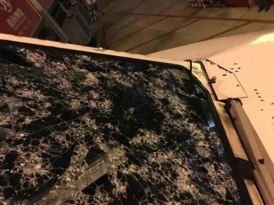 南航航班飛行途中遭冰雹襲擊