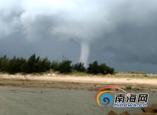 海南現龍吸水奇觀