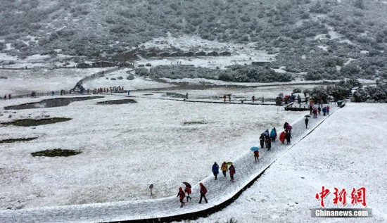稻城亞丁九月天氣下雪