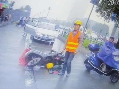 成都司機掰斷交警手指 違章拒檢被刑拘