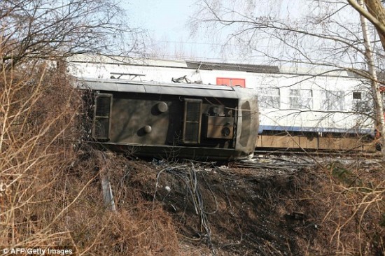比利時(shí)列車脫軌