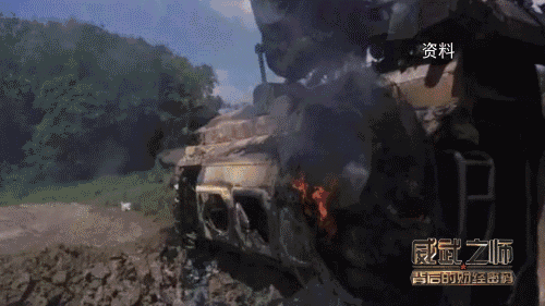 中國防雷車遭炸翻 車內士兵安全
