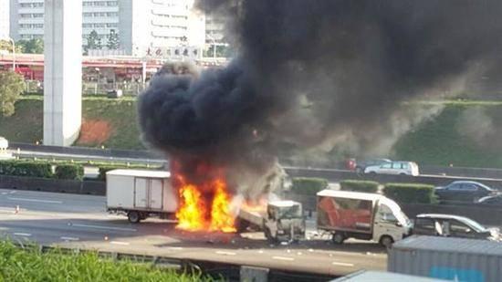 臺(tái)高速火燒車事故